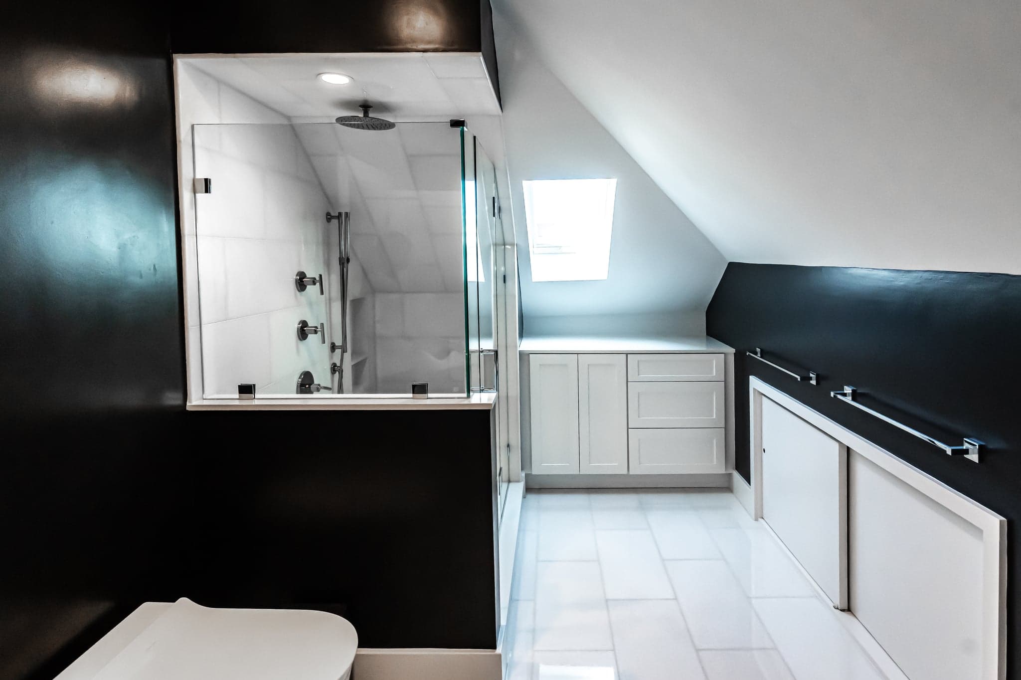 Walk-In Shower vs Bathtub: Which Should You Choose for Your Boston or Newton Bathroom?