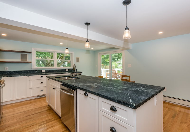 farmhouse-sink-boston-kitchen-features-bay-state-refinishing-remodeling