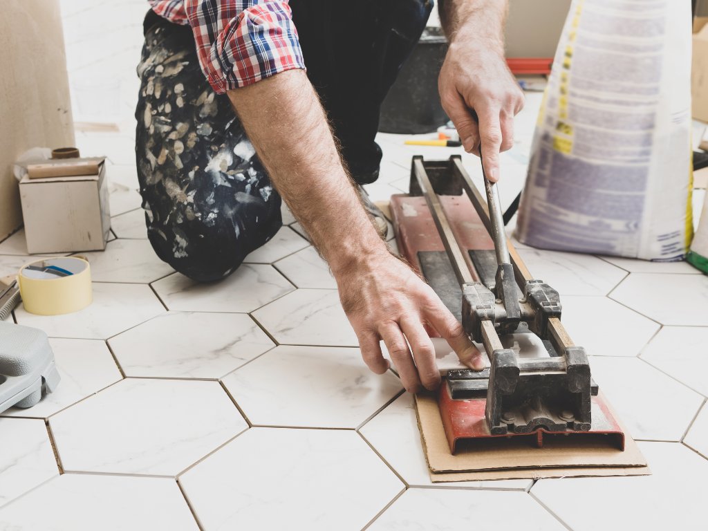 interior-finishing-worker-tiler-handyman