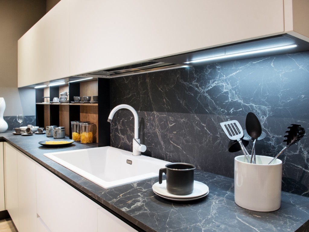 marble-effect-kitchen-counter-with-utensils